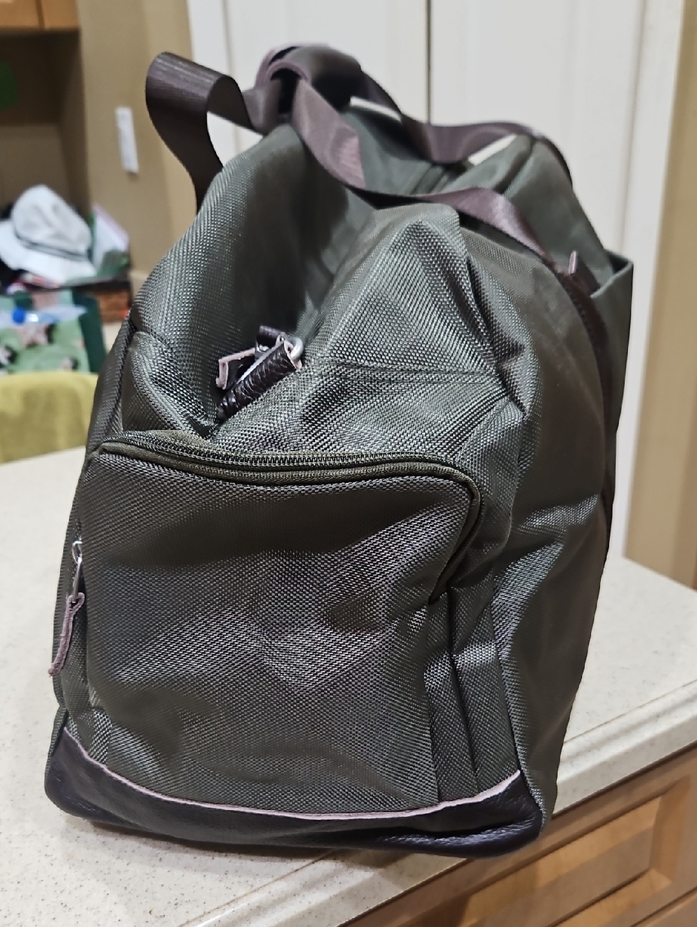 LARGE DUFFLE BAG, NEW! DESIGNER Carry On Bag, 24"X12" DUFFLE BAG, ABERCROMBIE - Picture 5 of 8